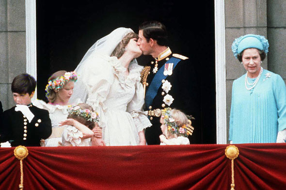 charles-diana-kiss