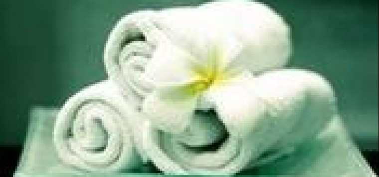 Mini Warm Towel & 30 Minute Massage*