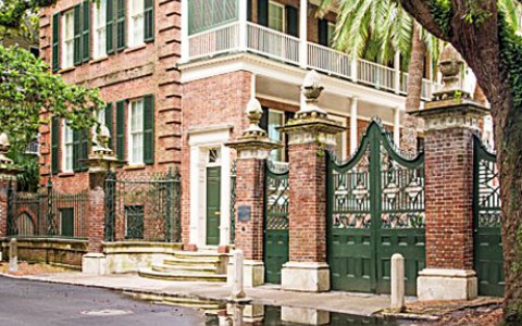 PINEAPPLE GATE HOUSE