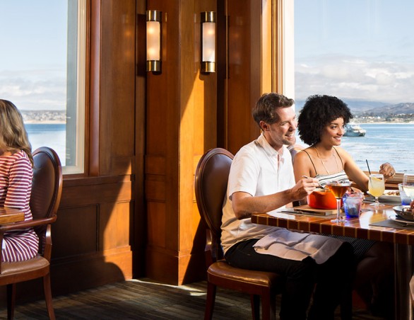 Relaxed Oceanfront Dining