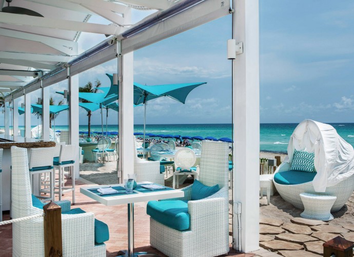 Gili's Beach Club | Trump International Beach Resort